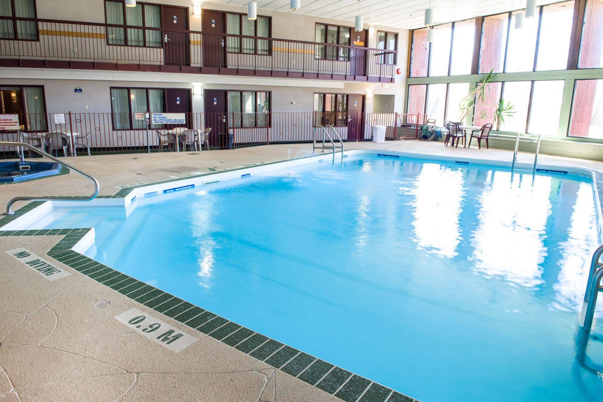 Howard Johnson By Wyndham Portage La Prairie Zewnętrze zdjęcie